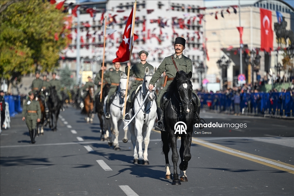 Ankara'da Cumhuriyet Bayramı dolayısıyla resmi geçit töreni yapıldı