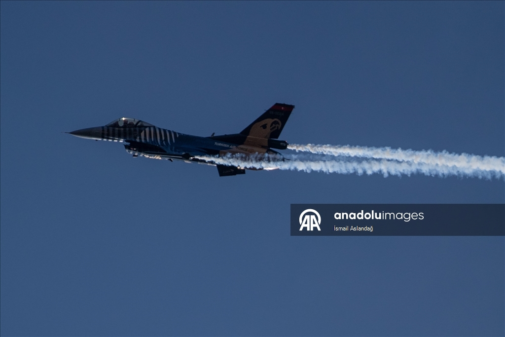 SOLOTÜRK'ten Anıtkabir üzerinde Cumhuriyet'in 102. yıl dönümüne özel uçuş gösterisi