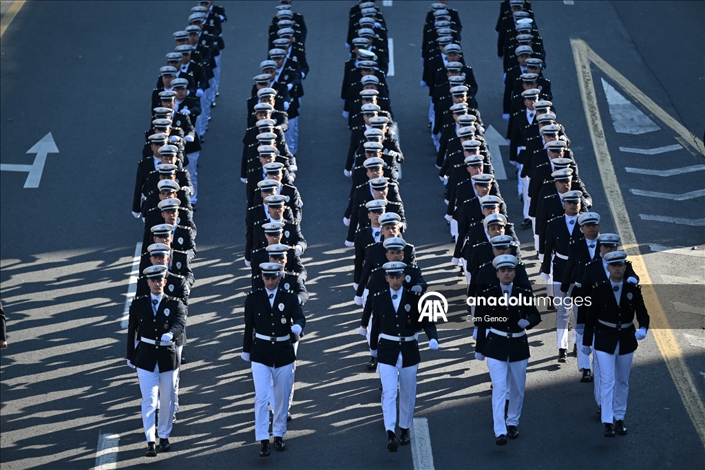 Ankara'da Cumhuriyet Bayramı dolayısıyla resmi geçit töreni yapıldı
