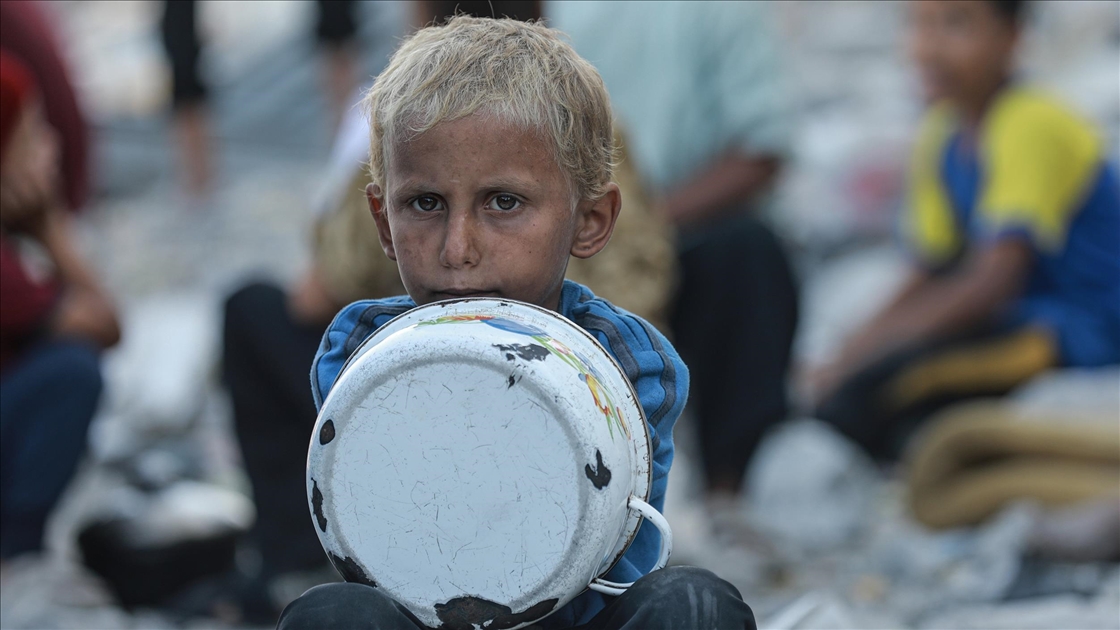 Gazze'nin kuzeyindeki Beyt Lahya'daki Filistinlilere sıcak yemek dağıtıldı