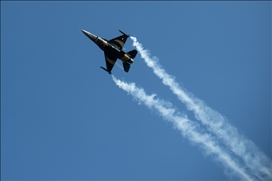 Ekipi akrobatik SOLOTURK, shfaqje fluturimi mbi Anitkabir për 102-vjetorin e Republikës