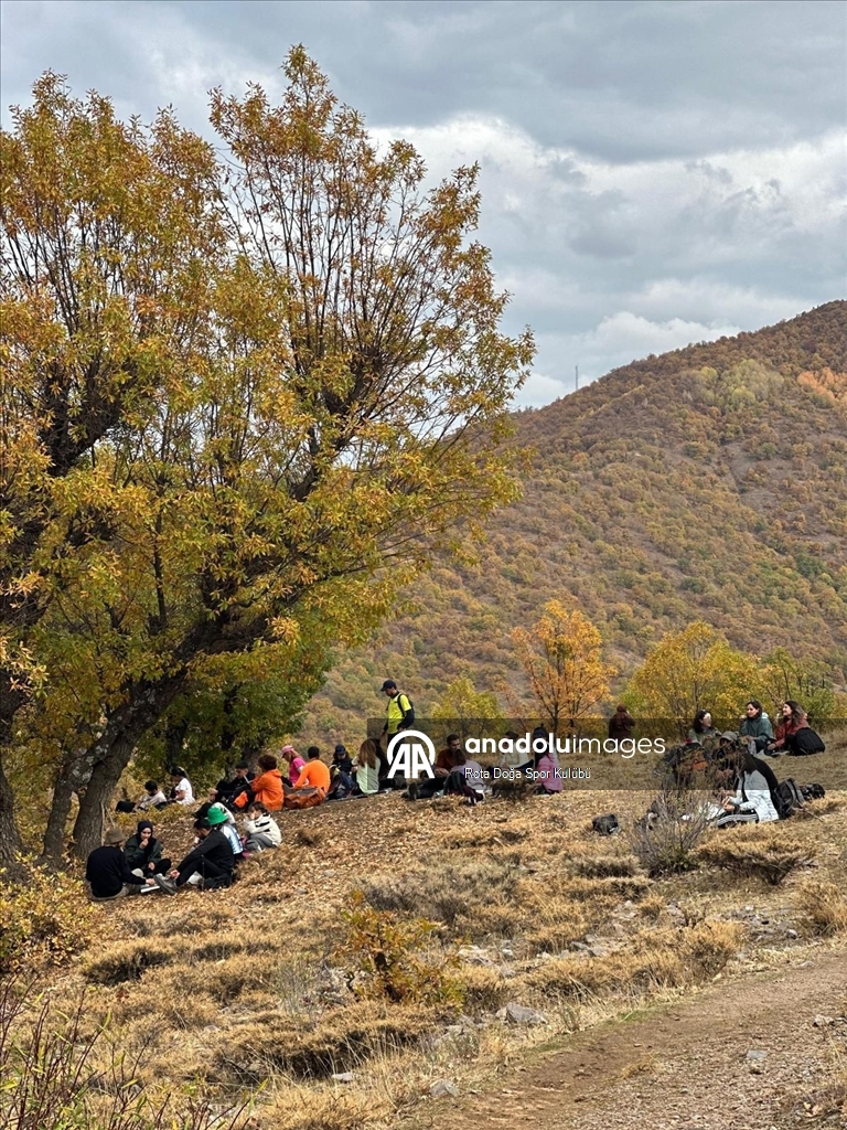 Hîzana bi rengên payîzê xemilî xwezahezan pêşwazî dike