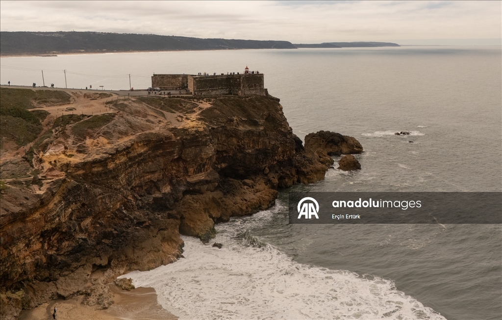 Назаре привлекает любителей спокойного отдыха и серфинга