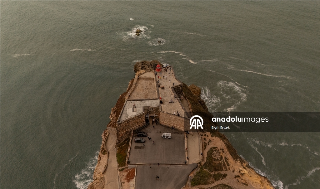 Назаре привлекает любителей спокойного отдыха и серфинга