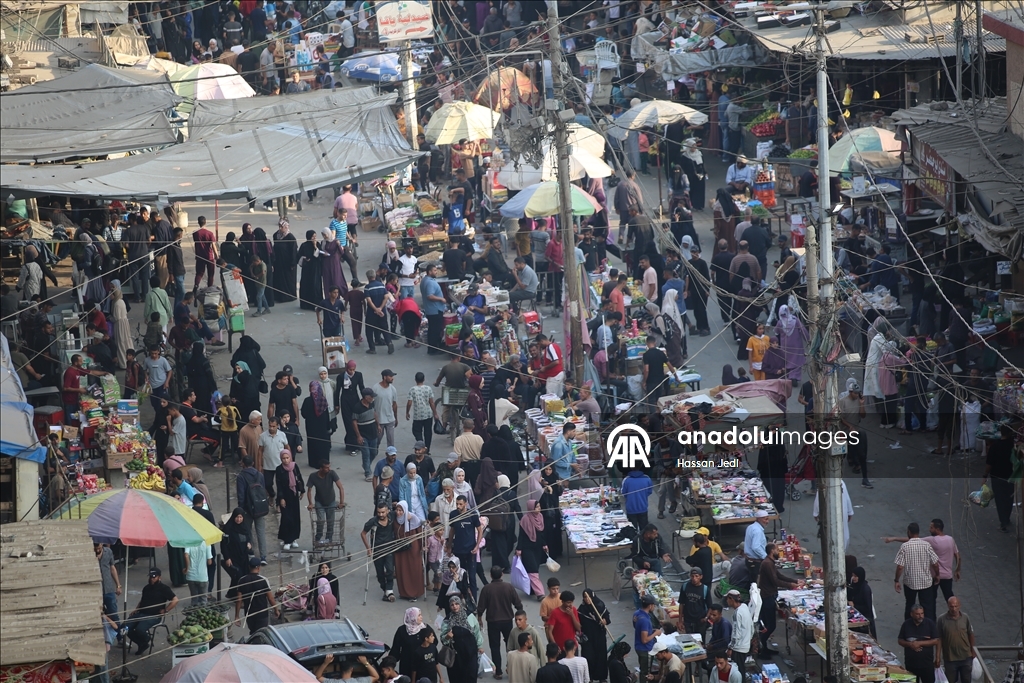 На рынках в лагере беженцев Нусайрат в Газа оживилась торговля