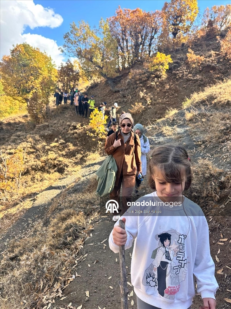 Hîzana bi rengên payîzê xemilî xwezahezan pêşwazî dike