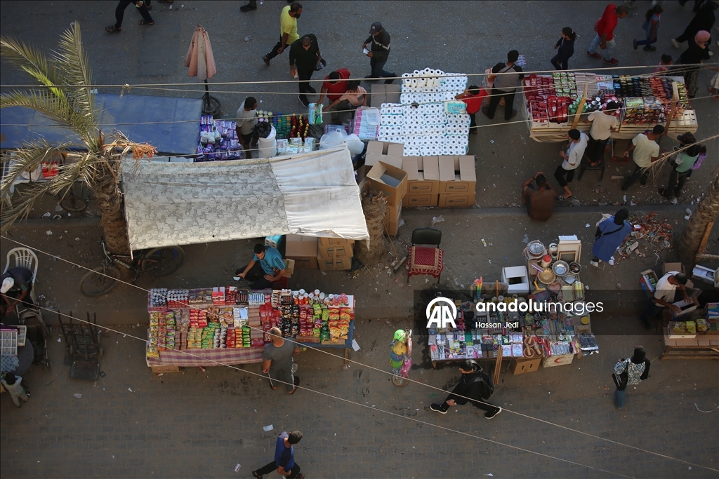 На рынках в лагере беженцев Нусайрат в Газа оживилась торговля