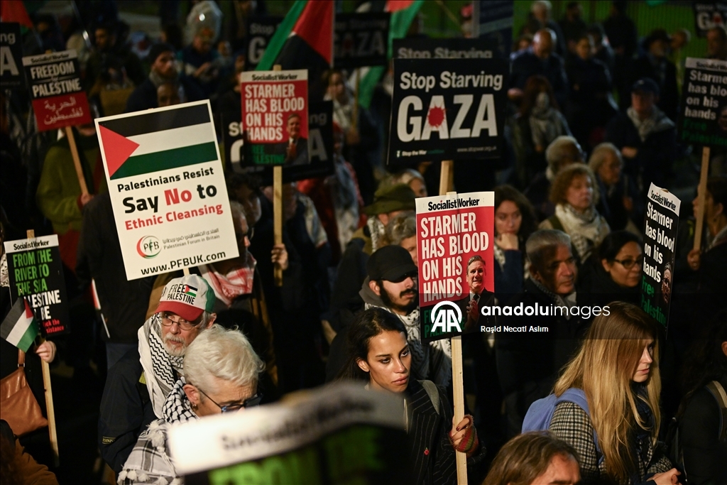 İsrail'in ateşkesi ihlal ederek Gazze'ye saldırısı Londra’da protesto edildi
