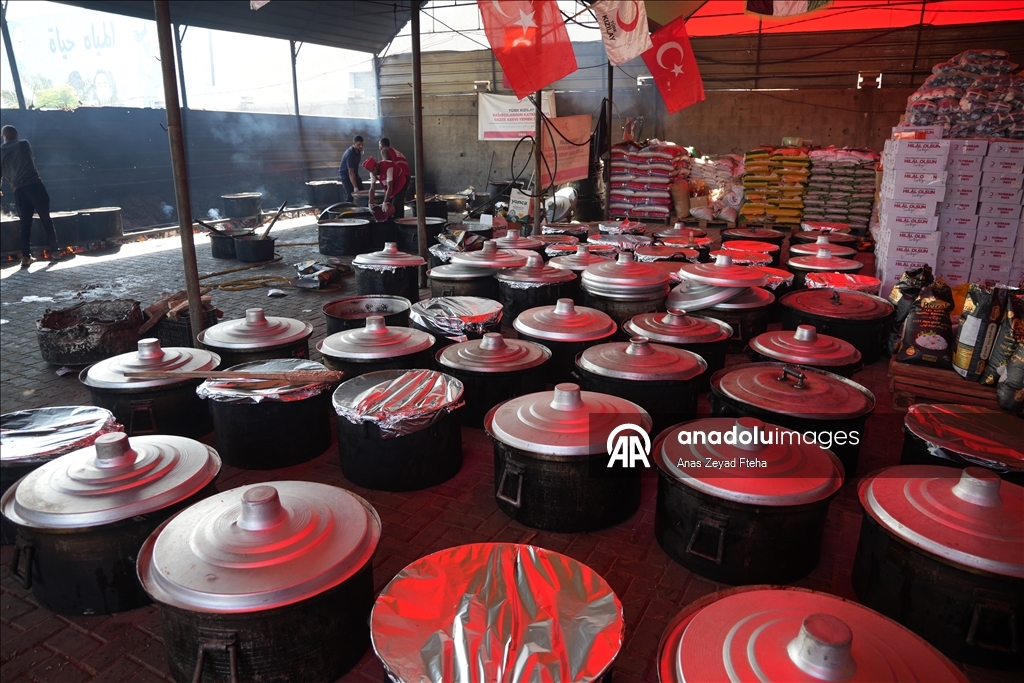 Aid from Turkish Red Crescent reaches families in Deir al-Balah