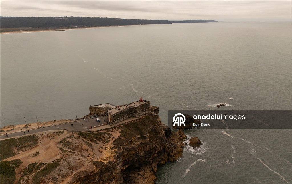 Назаре привлекает любителей спокойного отдыха и серфинга