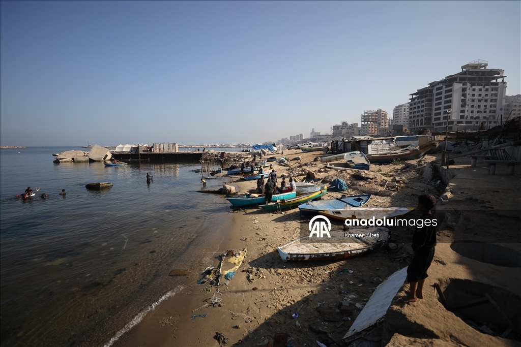 Палестинские рыбаки надеются вновь выйти в море на поврежденных лодках