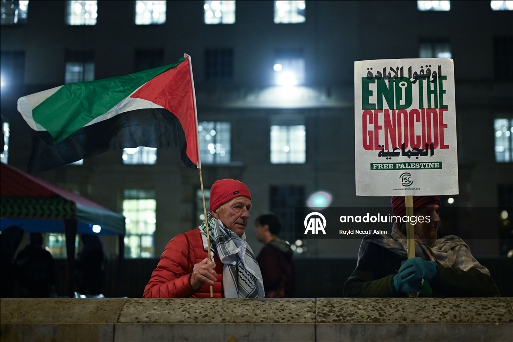İsrail'in ateşkesi ihlal ederek Gazze'ye saldırısı Londra’da protesto edildi