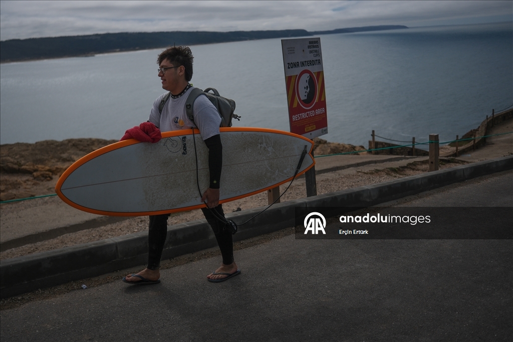 Назаре привлекает любителей спокойного отдыха и серфинга