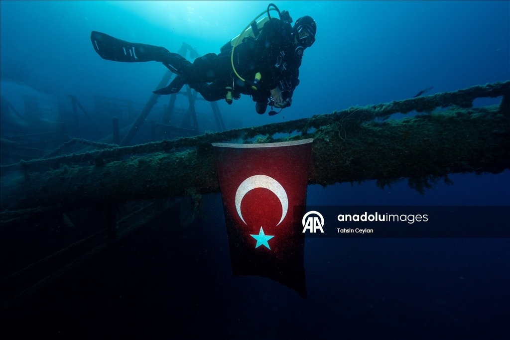 Голубые глубины Чешме привлекают дайверов