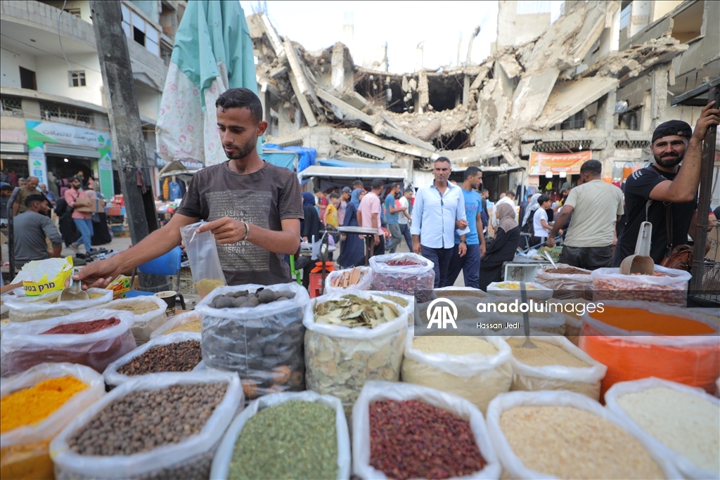 На рынках в лагере беженцев Нусайрат в Газа оживилась торговля