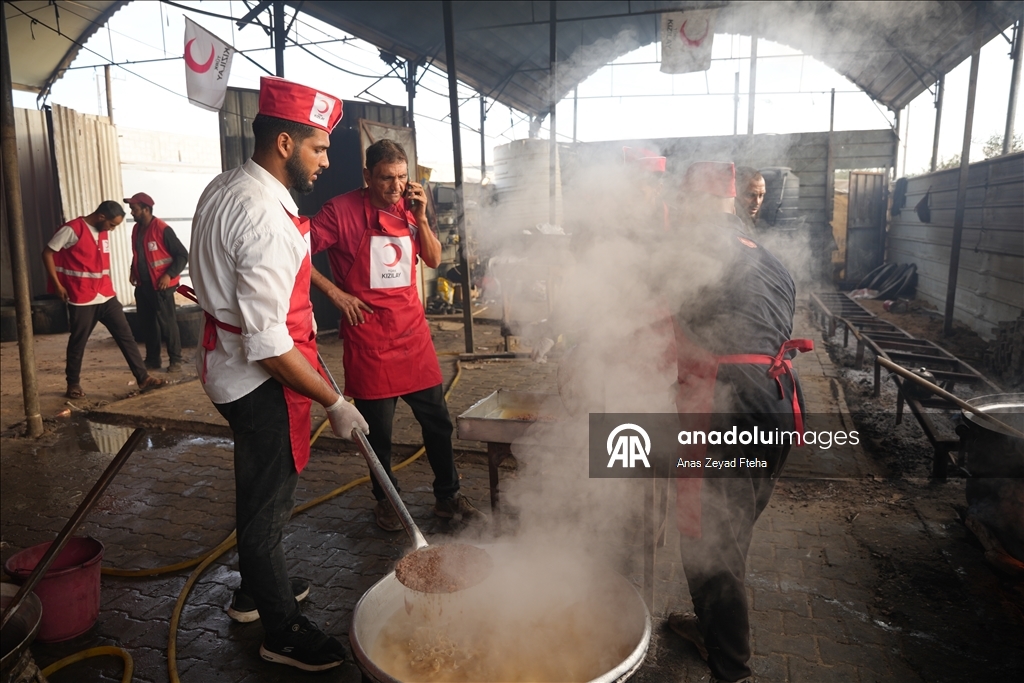 Aid from Turkish Red Crescent reaches families in Deir al-Balah
