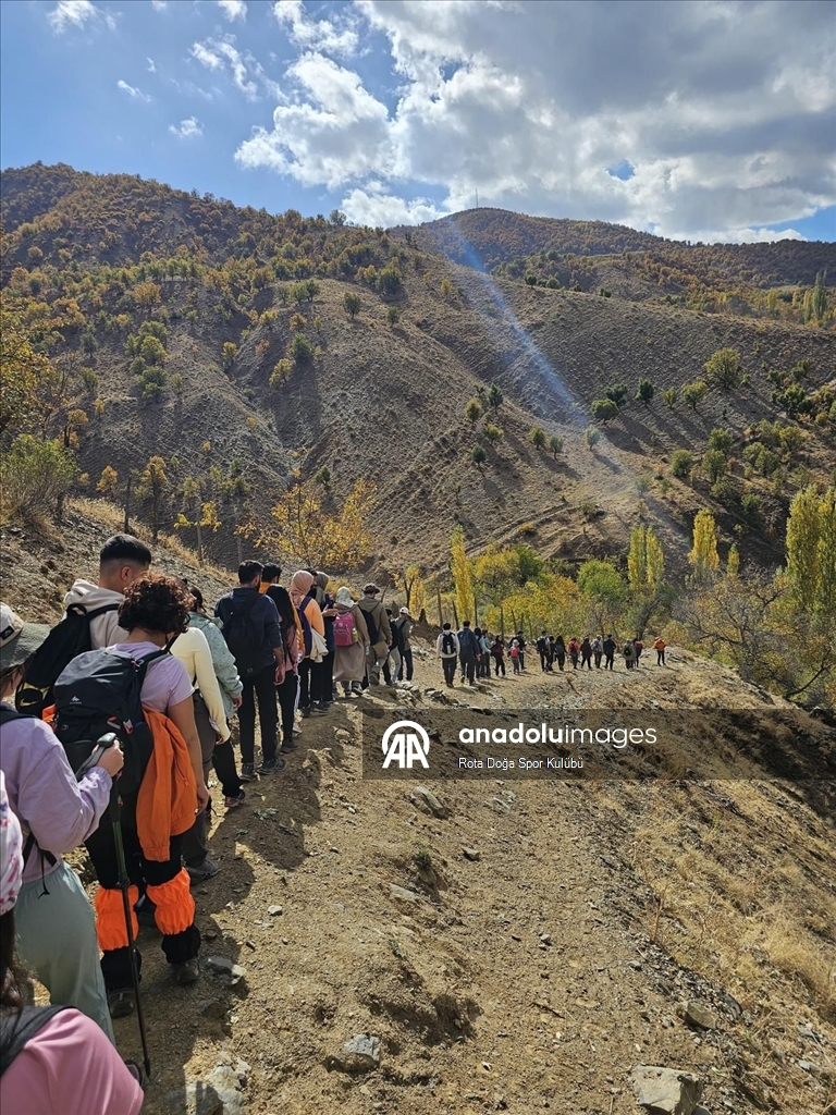 Hîzana bi rengên payîzê xemilî xwezahezan pêşwazî dike