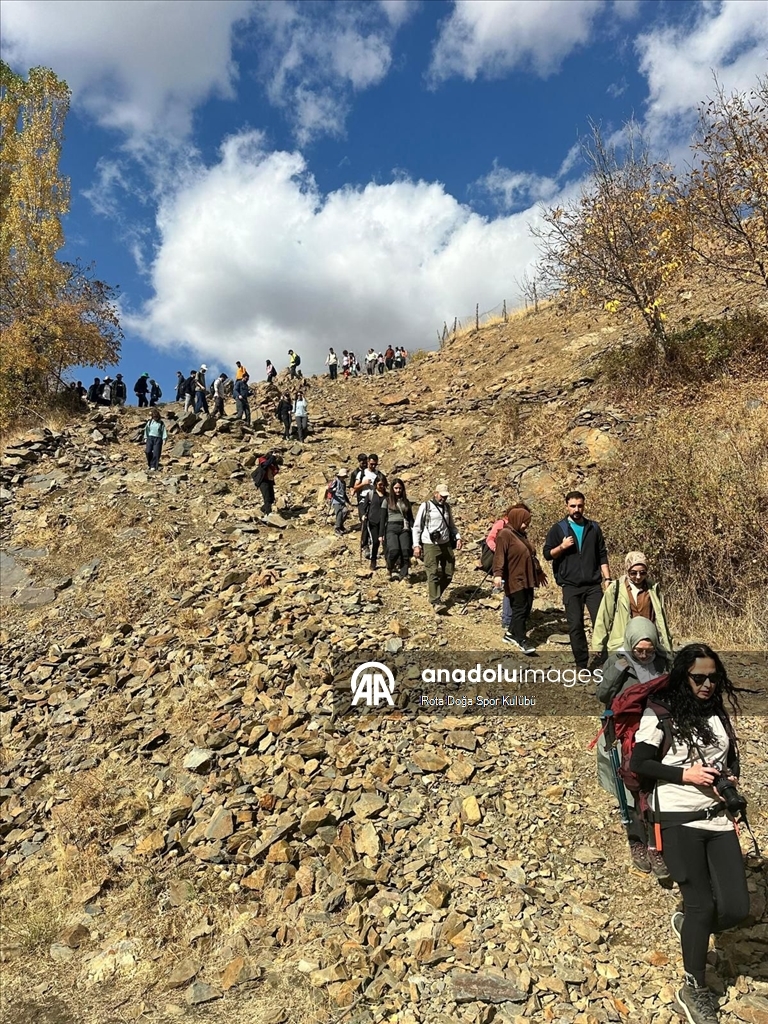 Hîzana bi rengên payîzê xemilî xwezahezan pêşwazî dike