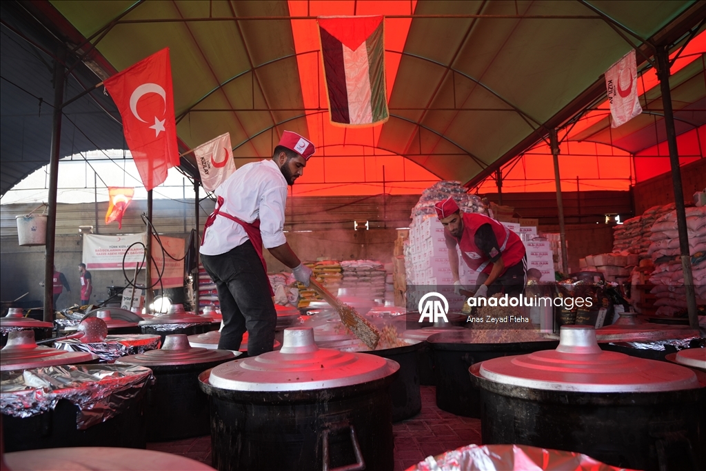 Aid from Turkish Red Crescent reaches families in Deir al-Balah