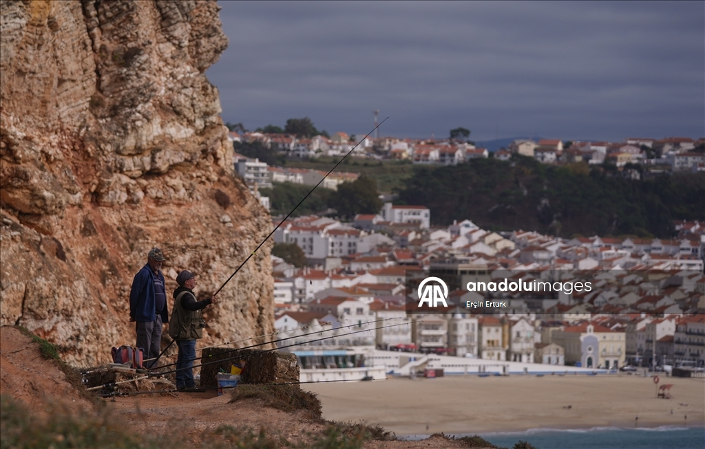 Назаре привлекает любителей спокойного отдыха и серфинга