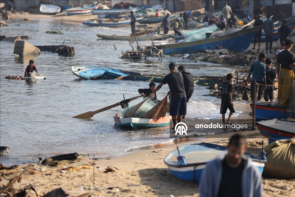Палестинские рыбаки надеются вновь выйти в море на поврежденных лодках