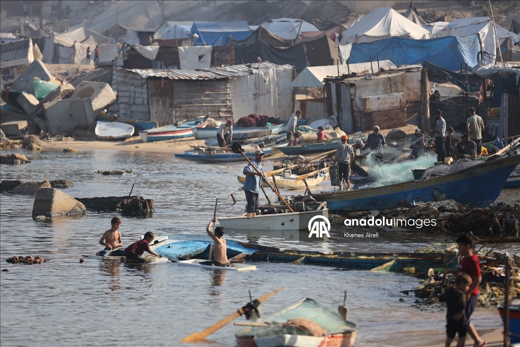 Палестинские рыбаки надеются вновь выйти в море на поврежденных лодках