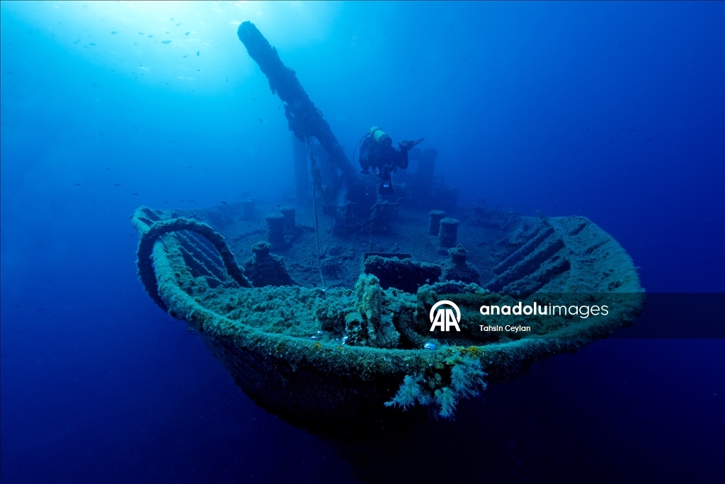 Голубые глубины Чешме привлекают дайверов