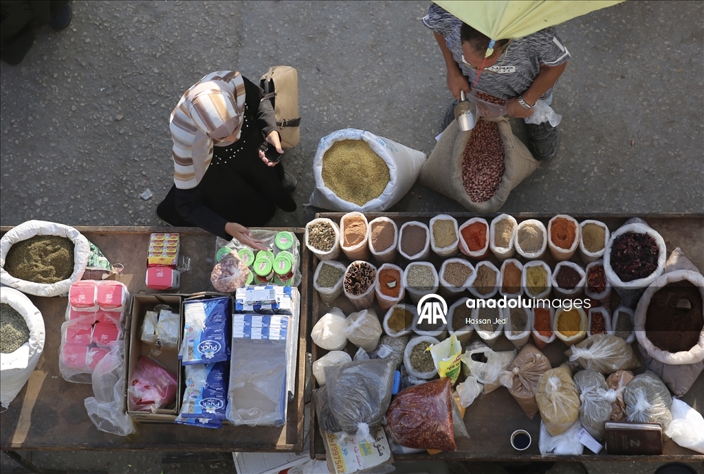 На рынках в лагере беженцев Нусайрат в Газа оживилась торговля