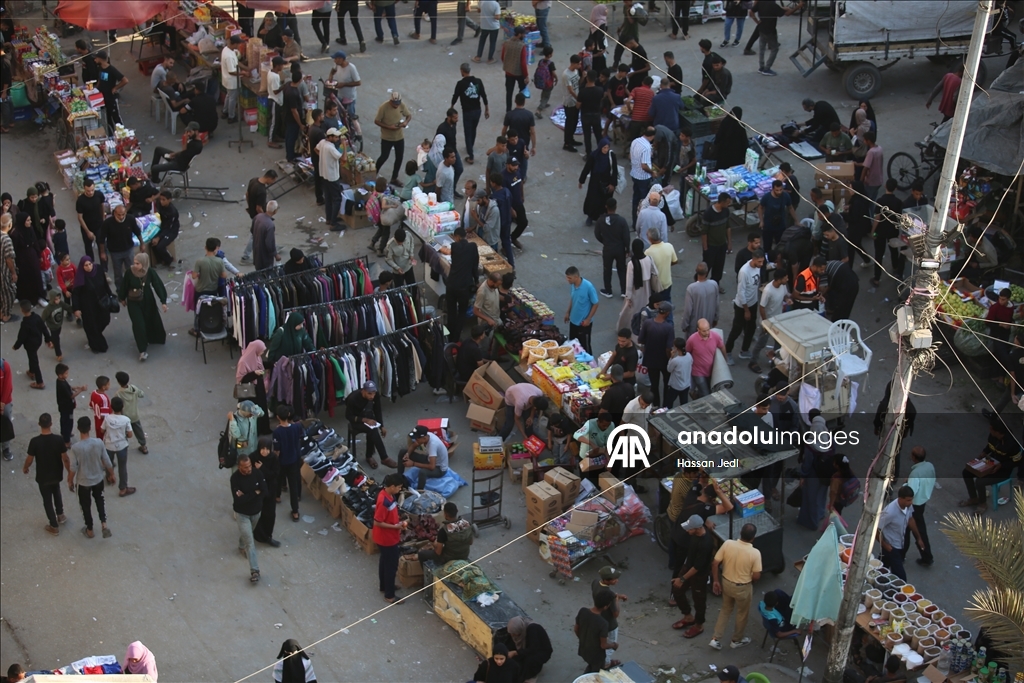 На рынках в лагере беженцев Нусайрат в Газа оживилась торговля