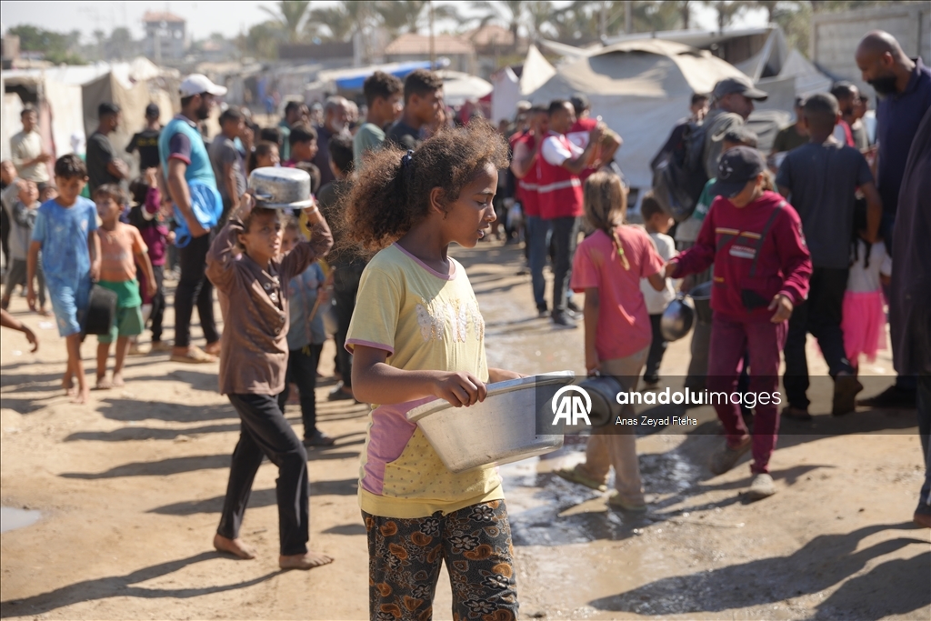 Aid from Turkish Red Crescent reaches families in Deir al-Balah