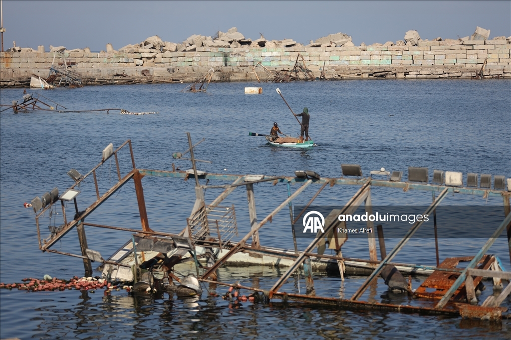 Палестинские рыбаки надеются вновь выйти в море на поврежденных лодках