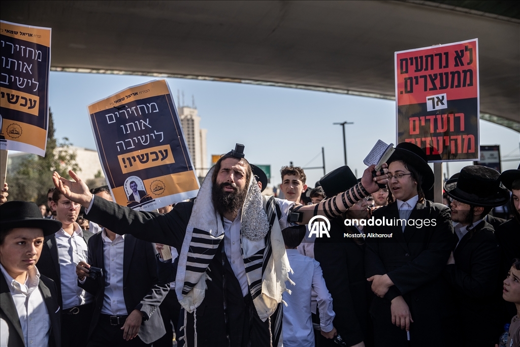 Ultra-Orthodox Jews protest mandatory military service in Jerusalem