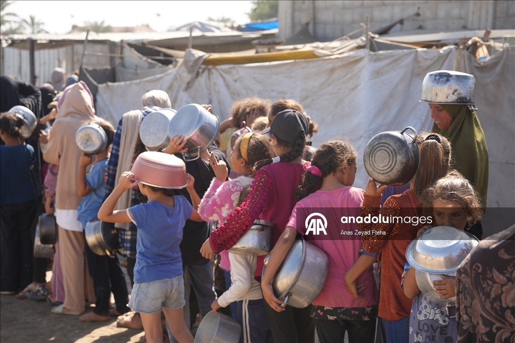 Aid from Turkish Red Crescent reaches families in Deir al-Balah
