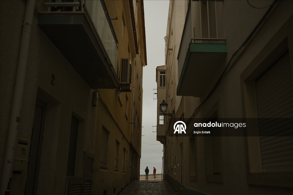 Назаре привлекает любителей спокойного отдыха и серфинга