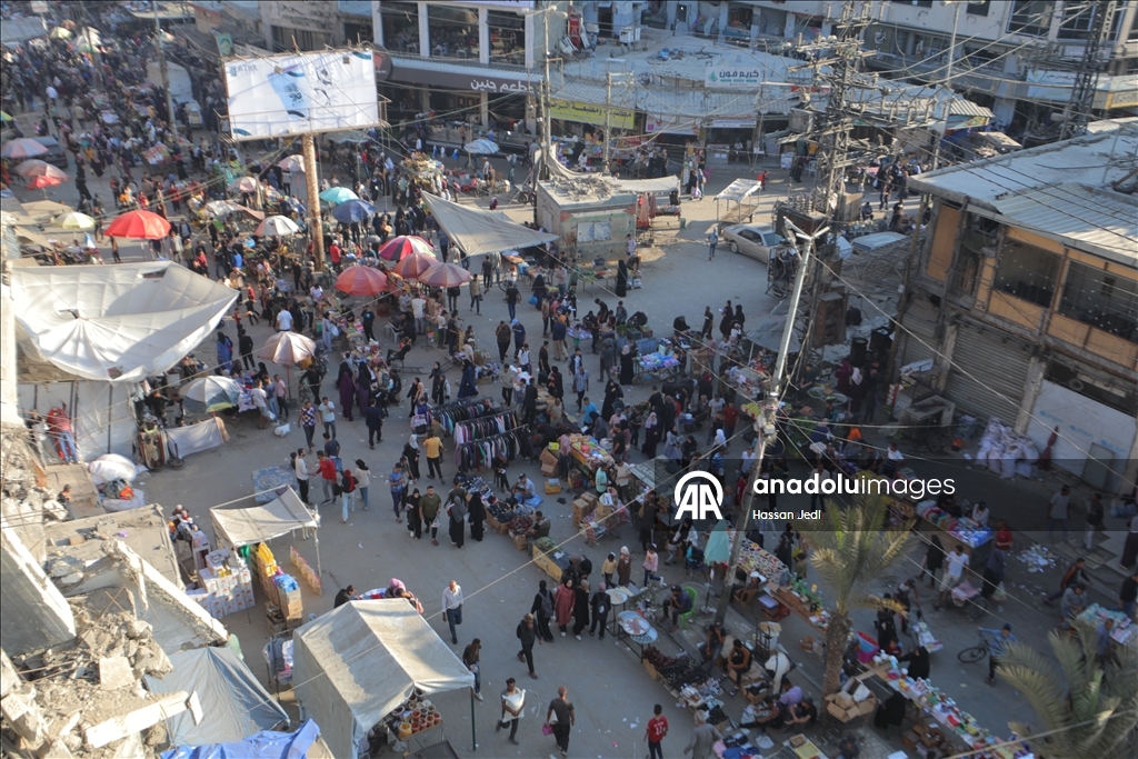 На рынках в лагере беженцев Нусайрат в Газа оживилась торговля