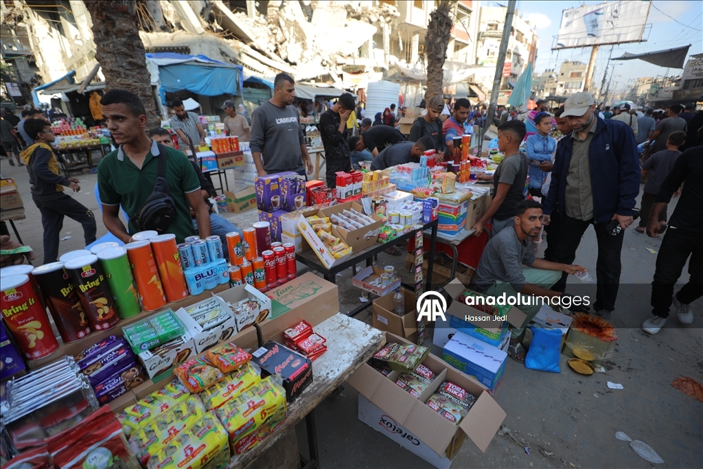 На рынках в лагере беженцев Нусайрат в Газа оживилась торговля