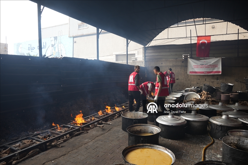 Aid from Turkish Red Crescent reaches families in Deir al-Balah