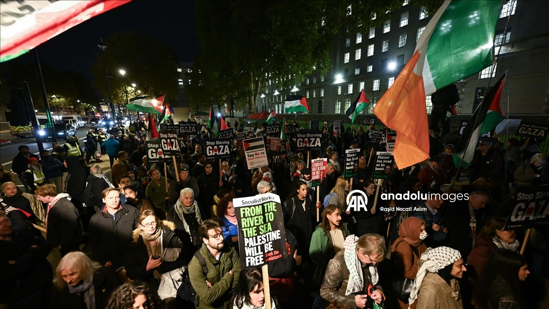 İsrail'in ateşkesi ihlal ederek Gazze'ye saldırısı Londra’da protesto edildi