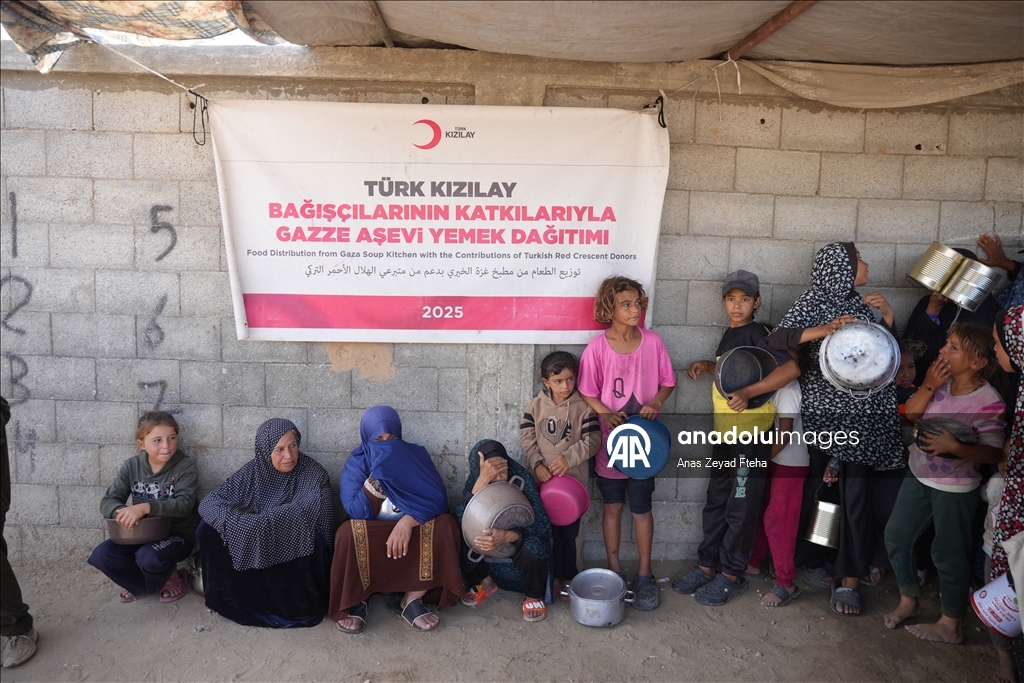 Aid from Turkish Red Crescent reaches families in Deir al-Balah