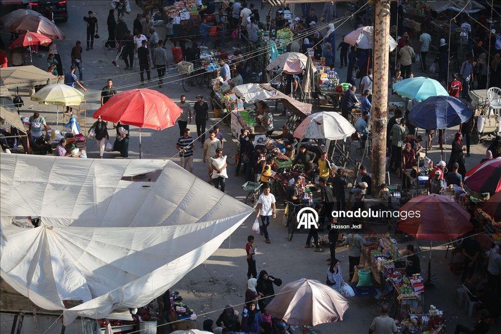 На рынках в лагере беженцев Нусайрат в Газа оживилась торговля