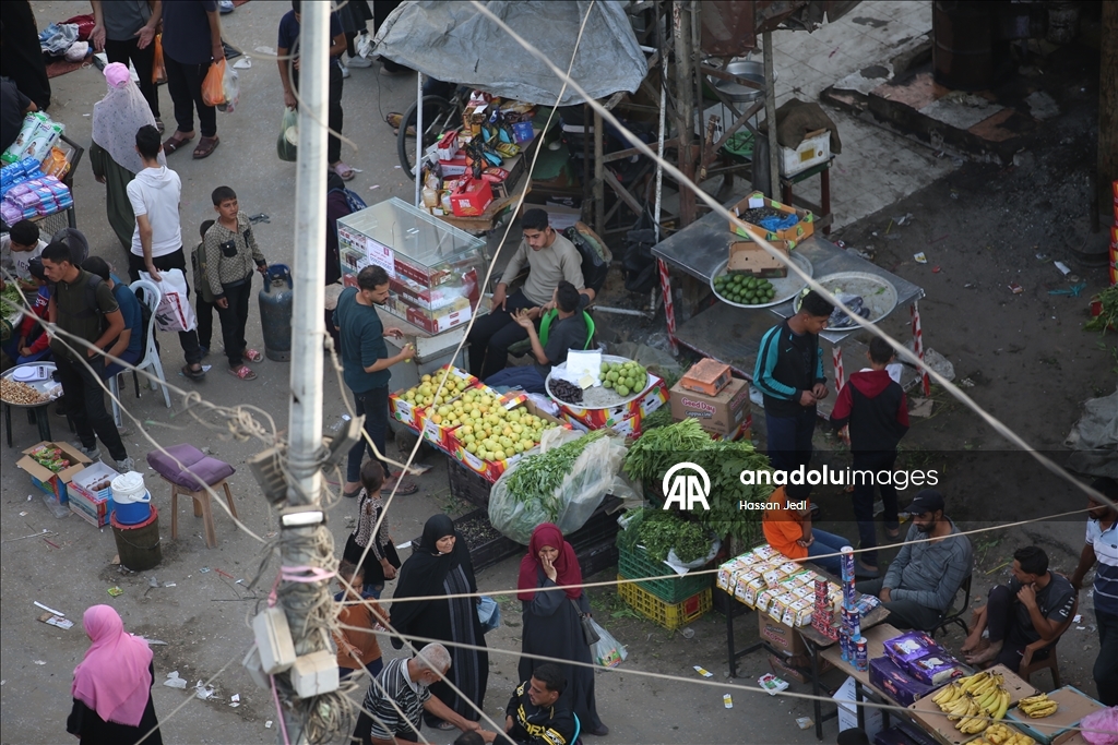 На рынках в лагере беженцев Нусайрат в Газа оживилась торговля