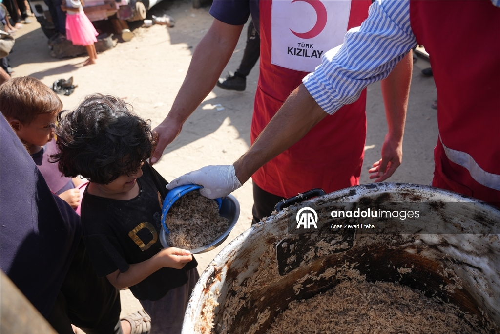 Aid from Turkish Red Crescent reaches families in Deir al-Balah