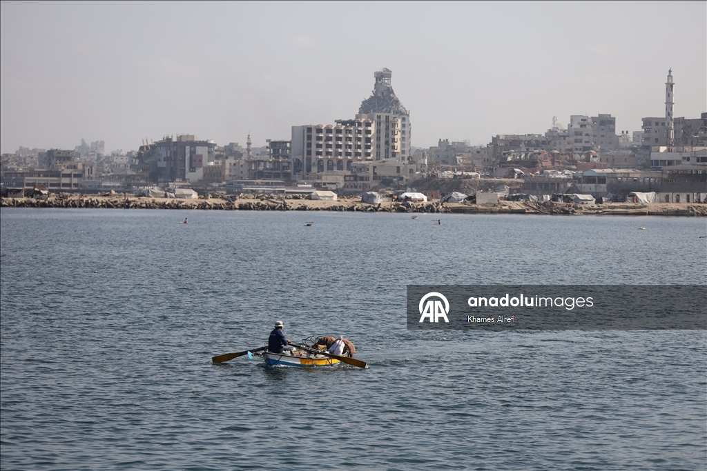 Палестинские рыбаки надеются вновь выйти в море на поврежденных лодках