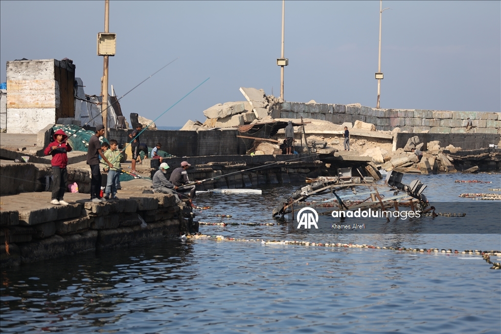 Палестинские рыбаки надеются вновь выйти в море на поврежденных лодках