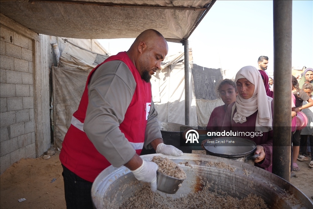 Aid from Turkish Red Crescent reaches families in Deir al-Balah