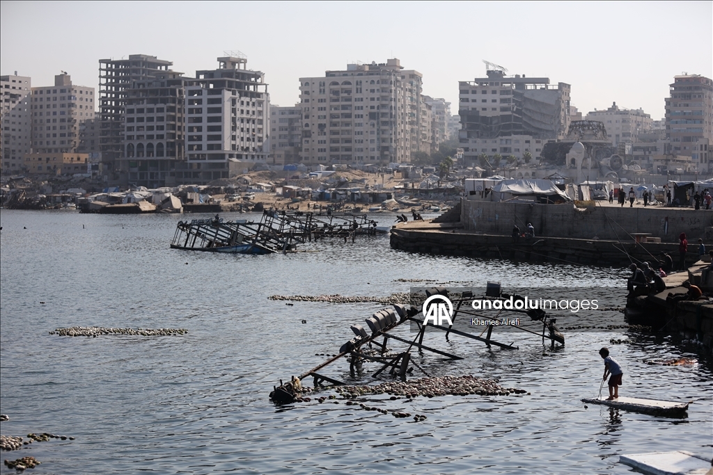 Палестинские рыбаки надеются вновь выйти в море на поврежденных лодках