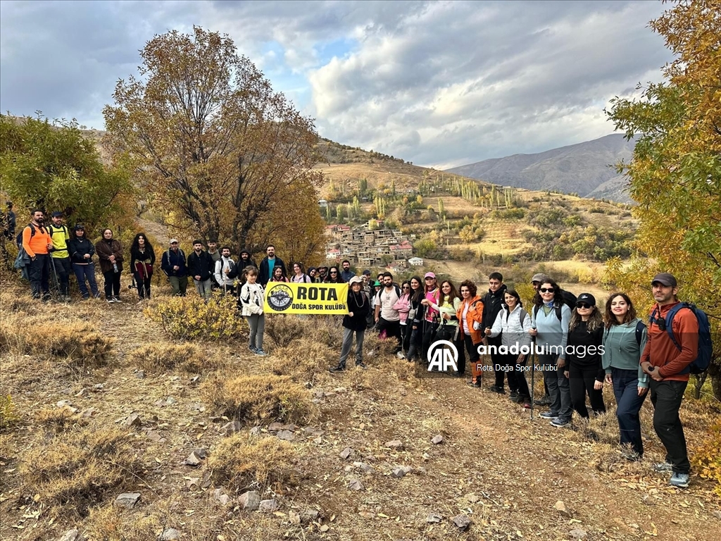 Hîzana bi rengên payîzê xemilî xwezahezan pêşwazî dike