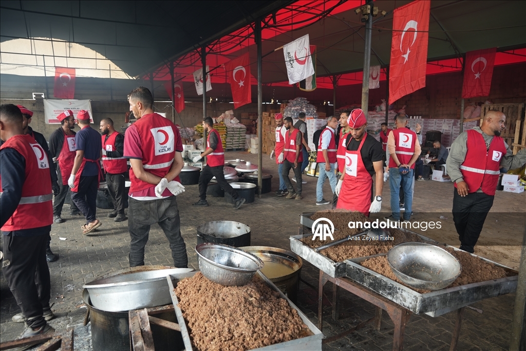 Aid from Turkish Red Crescent reaches families in Deir al-Balah