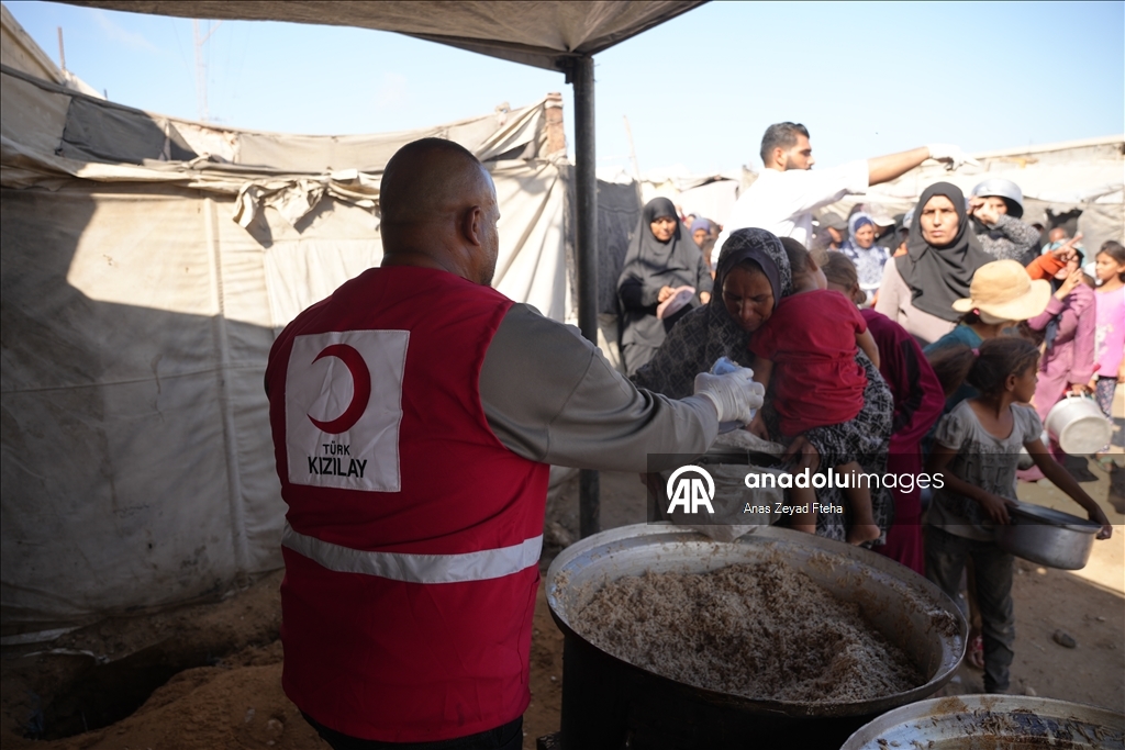 Aid from Turkish Red Crescent reaches families in Deir al-Balah