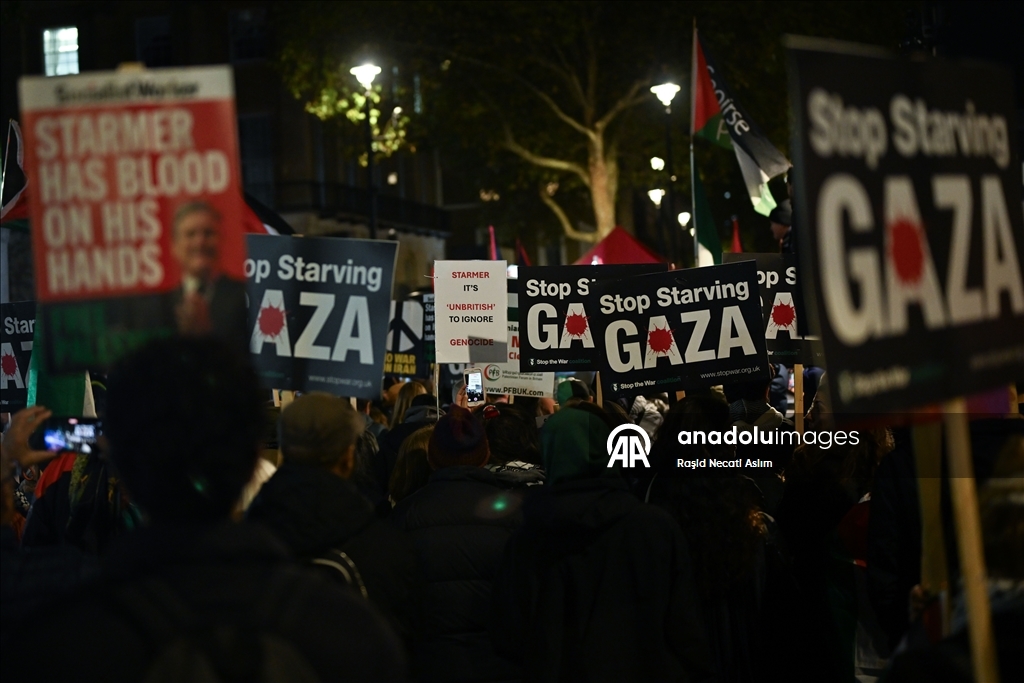 İsrail'in ateşkesi ihlal ederek Gazze'ye saldırısı Londra’da protesto edildi